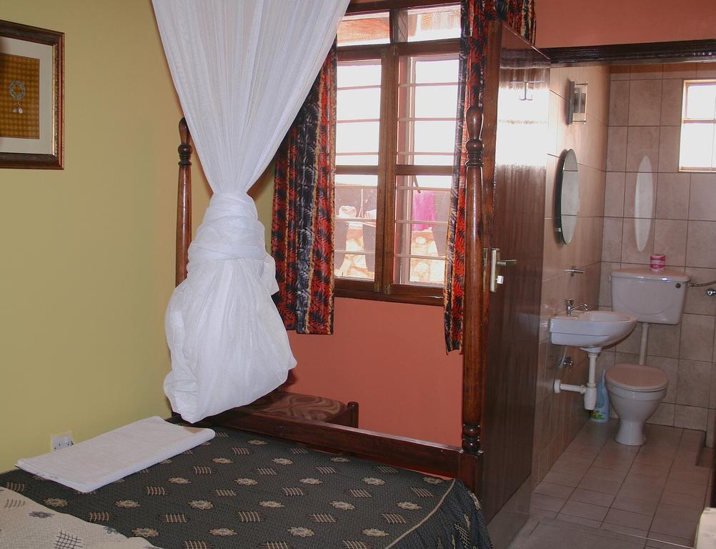 Hotel Acacia Кампала Екстер'єр фото