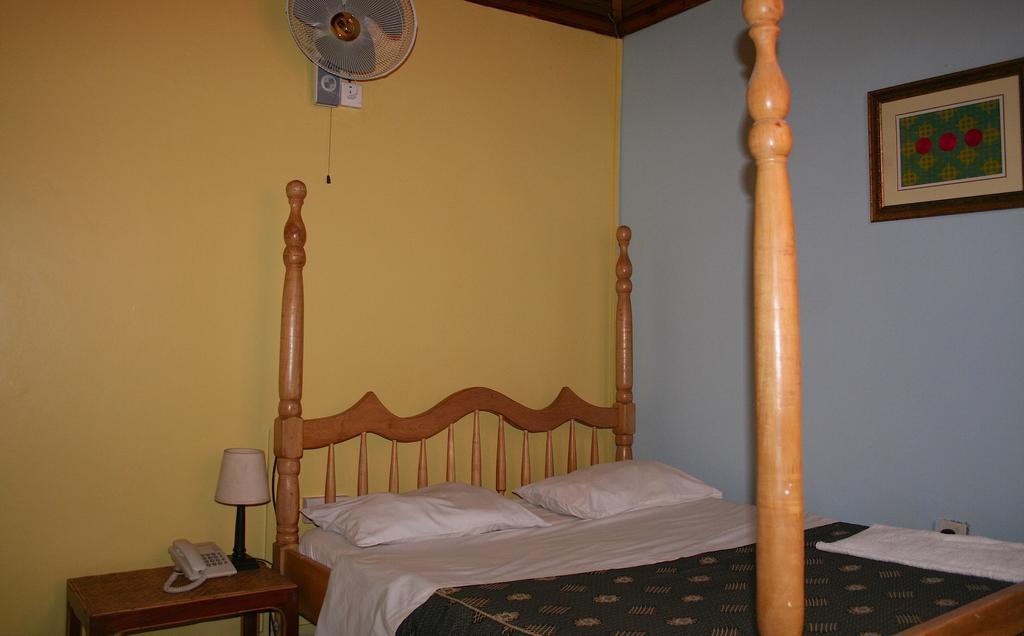Hotel Acacia Кампала Номер фото