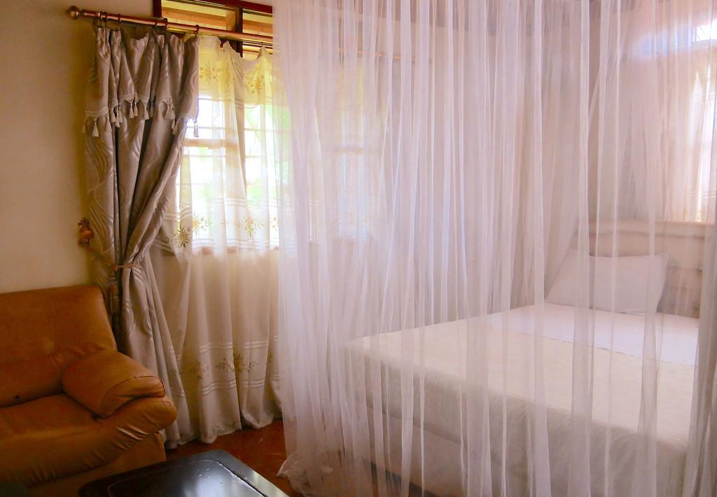 Hotel Acacia Кампала Екстер'єр фото
