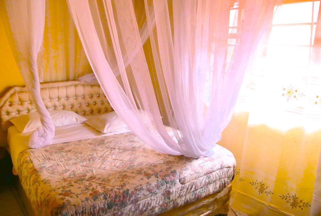 Hotel Acacia Кампала Екстер'єр фото