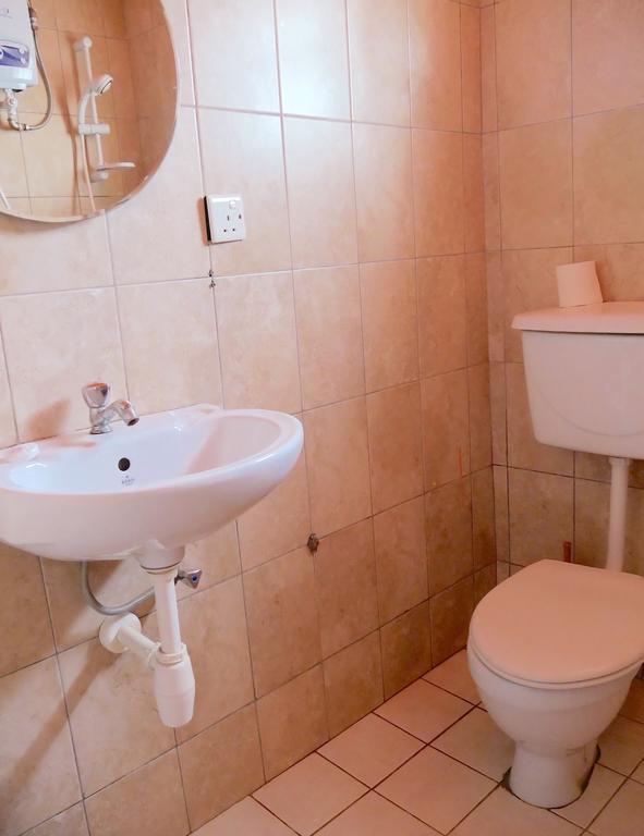 Hotel Acacia Кампала Екстер'єр фото